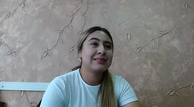 Snapshot of Miabonnett_ chatting on March 14, 2025, 6:18 pm Miabonnett online show from March 14, 2025, 6:18 pm