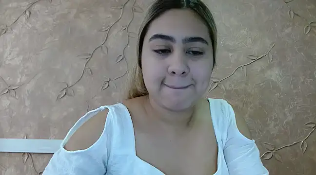 Snapshot of Miabonnett_ chatting on March 15, 2025, 12:02 pm Miabonnett online show from March 15, 2025, 12:02 pm
