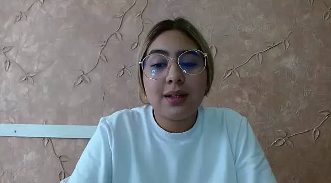 Snapshot of Miabonnett_ chatting on March 18, 2025, 3:10 pm Miabonnett online show from March 18, 2025, 3:10 pm