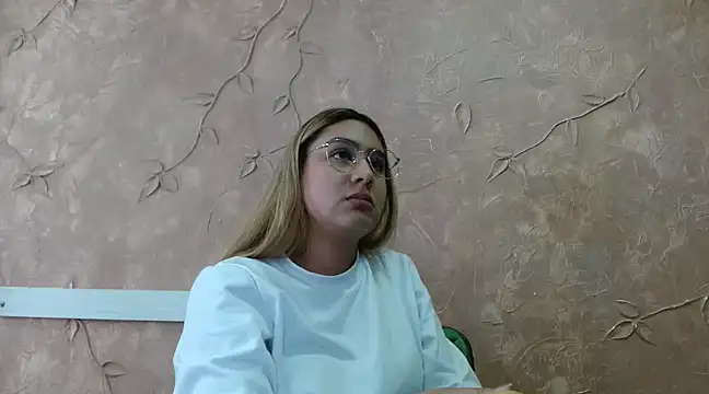 Snapshot of Miabonnett_ chatting on March 18, 2025, 6:15 pm Miabonnett online show from March 18, 2025, 6:15 pm