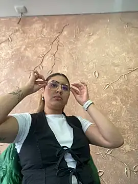 Snapshot of Miabonnett_ chatting on March 21, 2025, 6:18 pm Miabonnett online show from March 21, 2025, 6:18 pm