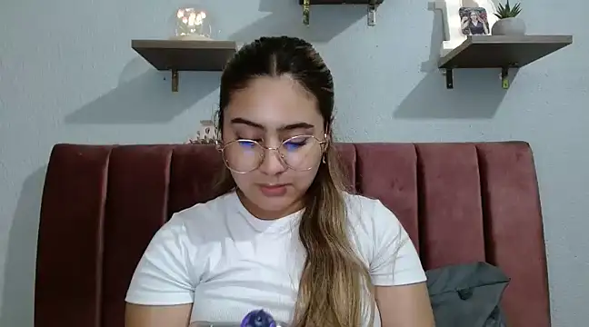 Snapshot of Miabonnett_ chatting on March 21, 2025, 9:23 pm Miabonnett online show from March 21, 2025, 9:23 pm