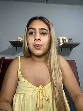 Snapshot of Miabonnett_ chatting on March 22, 2025, 10:15 pm Miabonnett online show from March 22, 2025, 10:15 pm