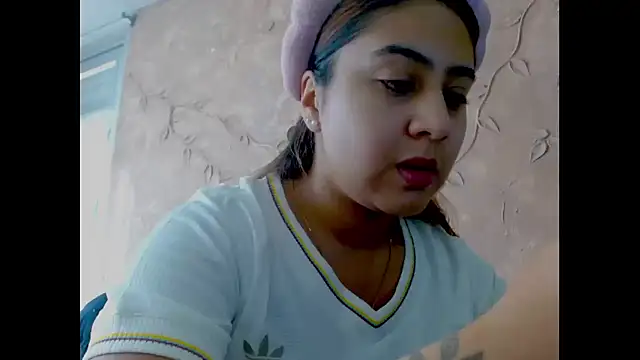 Snapshot of Miabonnett_ chatting on October 2, 2025, 12:23 pm Miabonnett online show from October 2, 2025, 12:23 pm