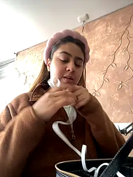 Snapshot of Miabonnett_ chatting on October 9, 2025, 12:03 pm Miabonnett online show from October 9, 2025, 12:03 pm