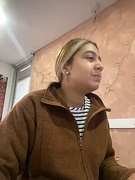 Snapshot of Miabonnett_ chatting on November 24, 2025, 12:16 pm Miabonnett online show from November 24, 2025, 12:16 pm