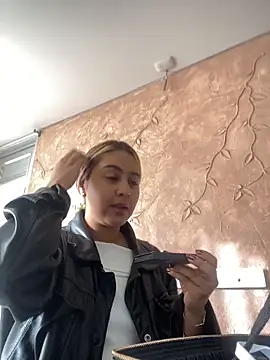 Snapshot of Miabonnett_ chatting on November 26, 2025, 12:17 pm Miabonnett online show from November 26, 2025, 12:17 pm