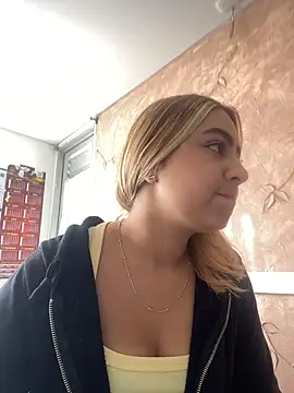 Snapshot of Miabonnett_ chatting on December 3, 2025, 12:25 pm Miabonnett online show from December 3, 2025, 12:25 pm