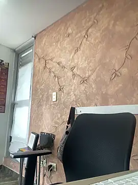 Snapshot of Miabonnett_ chatting on December 16, 2025, 12:10 pm Miabonnett online show from December 16, 2025, 12:10 pm