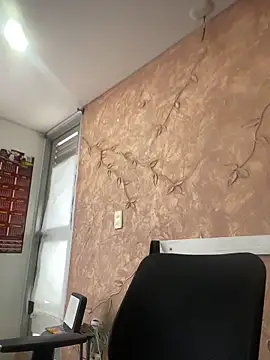 Snapshot of Miabonnett_ chatting on December 17, 2025, 12:11 pm Miabonnett online show from December 17, 2025, 12:11 pm