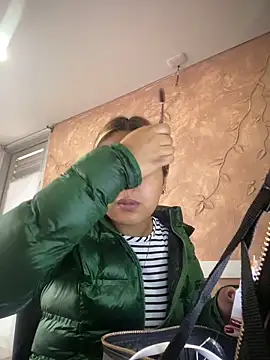 Snapshot of Miabonnett_ chatting on December 19, 2025, 12:23 pm Miabonnett online show from December 19, 2025, 12:23 pm