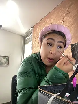 Snapshot of Miabonnett_ chatting on January 6, 2026, 12:20 pm Miabonnett online show from January 6, 2026, 12:20 pm