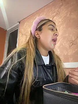 Snapshot of Miabonnett_ chatting on January 8, 2026, 12:29 pm Miabonnett online show from January 8, 2026, 12:29 pm