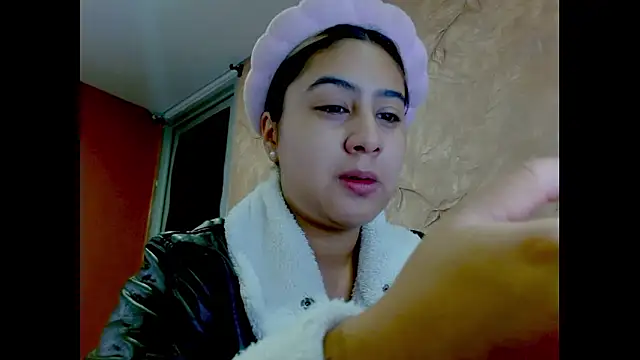 Snapshot of Miabonnett_ chatting on January 9, 2026, 12:19 pm Miabonnett online show from January 9, 2026, 12:19 pm