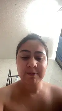 Snapshot of Miabonnett_ chatting on February 12, 2026, 2:01 pm Miabonnett online show from February 12, 2026, 2:01 pm