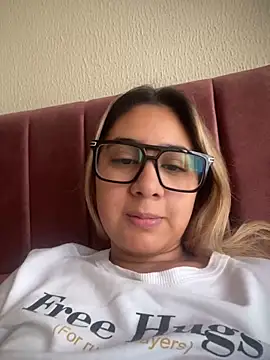 Snapshot of Miabonnett_ chatting on March 3, 2026, 12:00 pm Miabonnett online show from March 3, 2026, 12:00 pm