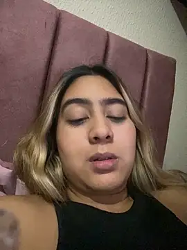 Snapshot of Miabonnett_ chatting on March 8, 2026, 2:48 am Miabonnett online show from March 8, 2026, 2:48 am