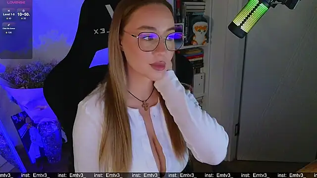 Emili1- online show from December 2, 2025, 12:54 pm