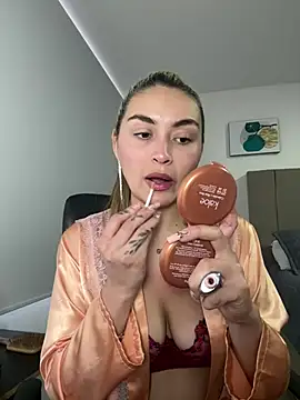 Snapshot of emma_oxford chatting on April 1, 2026, 10:29 pm emma oxford online show from April 1, 2026, 10:29 pm