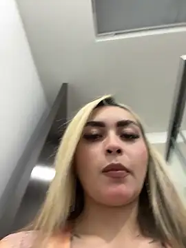 Snapshot of emma_oxford chatting on April 8, 2026, 11:59 pm emma oxford online show from April 8, 2026, 11:59 pm