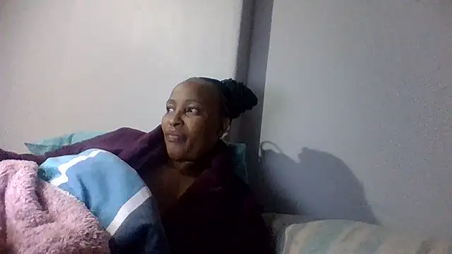 BabeAssXX online show from October 24, 2025, 7:43 pm