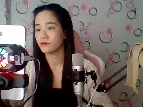 Snapshot of Nana-68 chatting on February 25, 2025, 6:58 am Nana-68 online show from February 25, 2025, 6:58 am