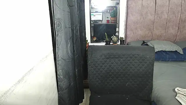 Snapshot of Liza_Thurner chatting on December 19, 2024, 12:13 am Liza Thurner online show from December 19, 2024, 12:13 am