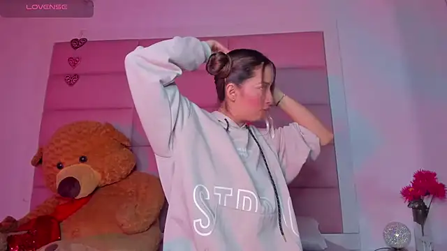 Snapshot of little-Emma chatting on January 27, 2025, 3:15 am little-Emma online show from January 27, 2025, 3:15 am