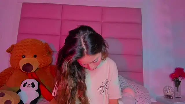 Snapshot of little-Emma chatting on February 19, 2025, 3:06 am little-Emma online show from February 19, 2025, 3:06 am