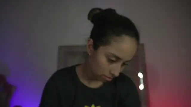 Snapshot of little-Emma chatting on May 23, 2026, 11:53 pm little-Emma online show from May 23, 2026, 11:53 pm