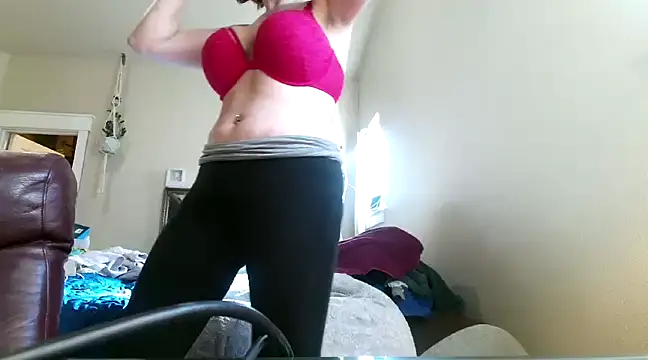 Snapshot of MonroeLoves chatting on March 18, 2025, 10:48 pm MonroeLoves online show from March 18, 2025, 10:48 pm