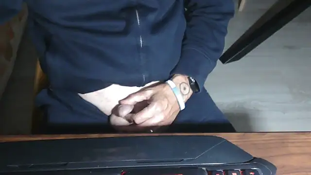 Adri gard online show from October 13, 2025, 8:42 pm