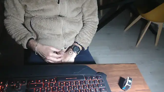 Adri gard online show from March 13, 2026, 9:10 pm