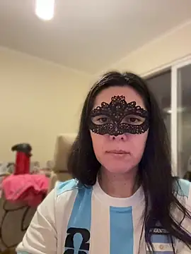 Reinacatchile online show from July 4, 2026, 1:45 am