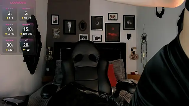 Snapshot of Charlotte__Benett chatting on February 27, 2025, 4:20 am Charlotte Benett online show from February 27, 2025, 4:20 am