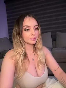 Snapshot of Alirawrz chatting on March 8, 2025, 12:11 am Alirawrz online show from March 8, 2025, 12:11 am