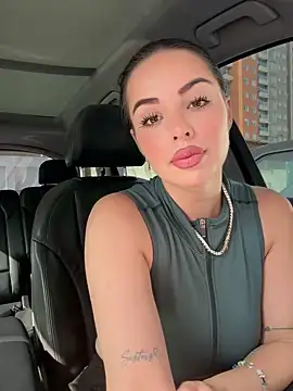 Snapshot of Alirawrz chatting on October 22, 2025, 1:22 pm Alirawrz online show from October 22, 2025, 1:22 pm