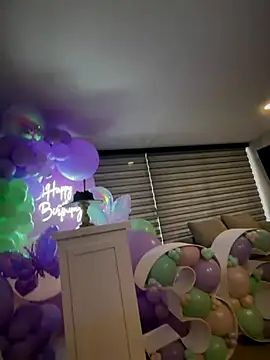 Snapshot of Alirawrz chatting on October 25, 2025, 8:03 pm Alirawrz online show from October 25, 2025, 8:03 pm