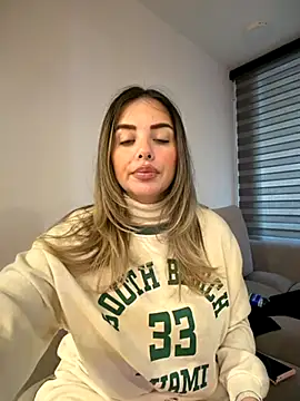 Snapshot of Alirawrz chatting on November 8, 2025, 8:29 pm Alirawrz online show from November 8, 2025, 8:29 pm