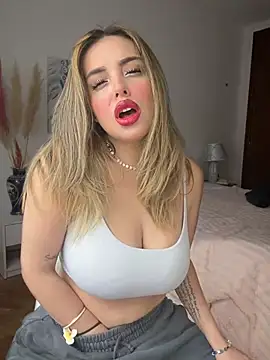 Snapshot of Alirawrz chatting on February 1, 2026, 9:41 am Alirawrz online show from February 1, 2026, 9:41 am