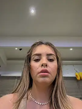 Snapshot of Alirawrz chatting on February 23, 2026, 6:11 am Alirawrz online show from February 23, 2026, 6:11 am