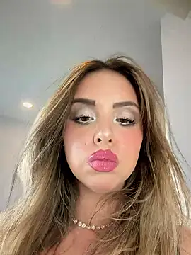 Snapshot of Alirawrz chatting on March 4, 2026, 3:56 am Alirawrz online show from March 4, 2026, 3:56 am