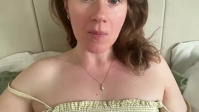 redheadrosie69 online show from April 19, 2026, 12:26 pm