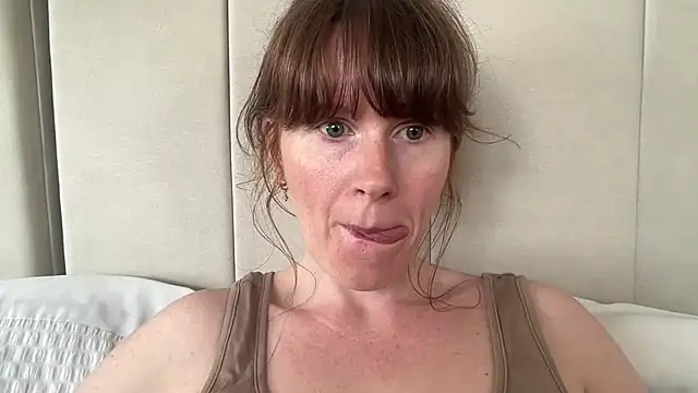 redheadrosie69 online show from June 15, 2026, 9:11 am