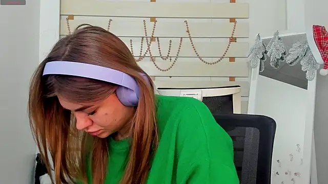 Josephine Kiss online show from December 20, 2024, 1:33 pm