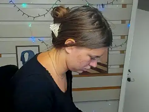 Josephine Kiss online show from June 19, 2026, 1:04 pm
