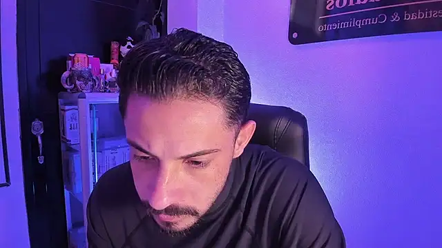 Snapshot of Erick_Wall chatting on June 1, 2026, 8:32 pm Erick Wall online show from June 1, 2026, 8:32 pm