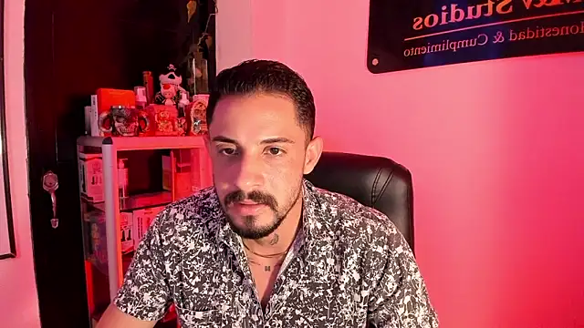 Snapshot of Erick_Wall chatting on June 13, 2026, 4:21 am Erick Wall online show from June 13, 2026, 4:21 am
