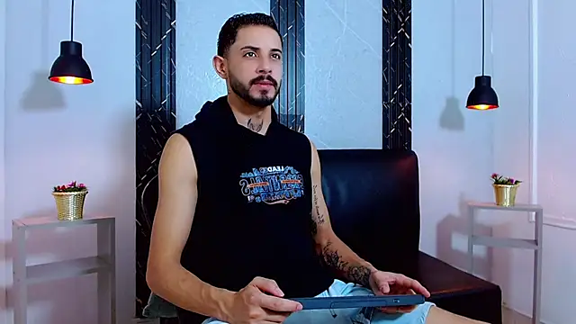 Erick Wall online show from July 18, 2026, 1:54 am