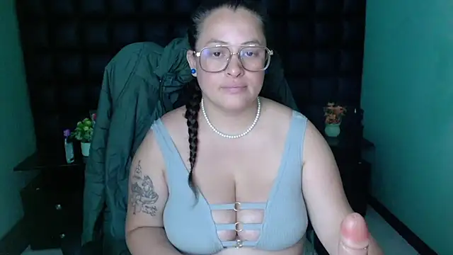 Snapshot of SaraThomso chatting on February 21, 2025, 9:13 am SaraThomso online show from February 21, 2025, 9:13 am